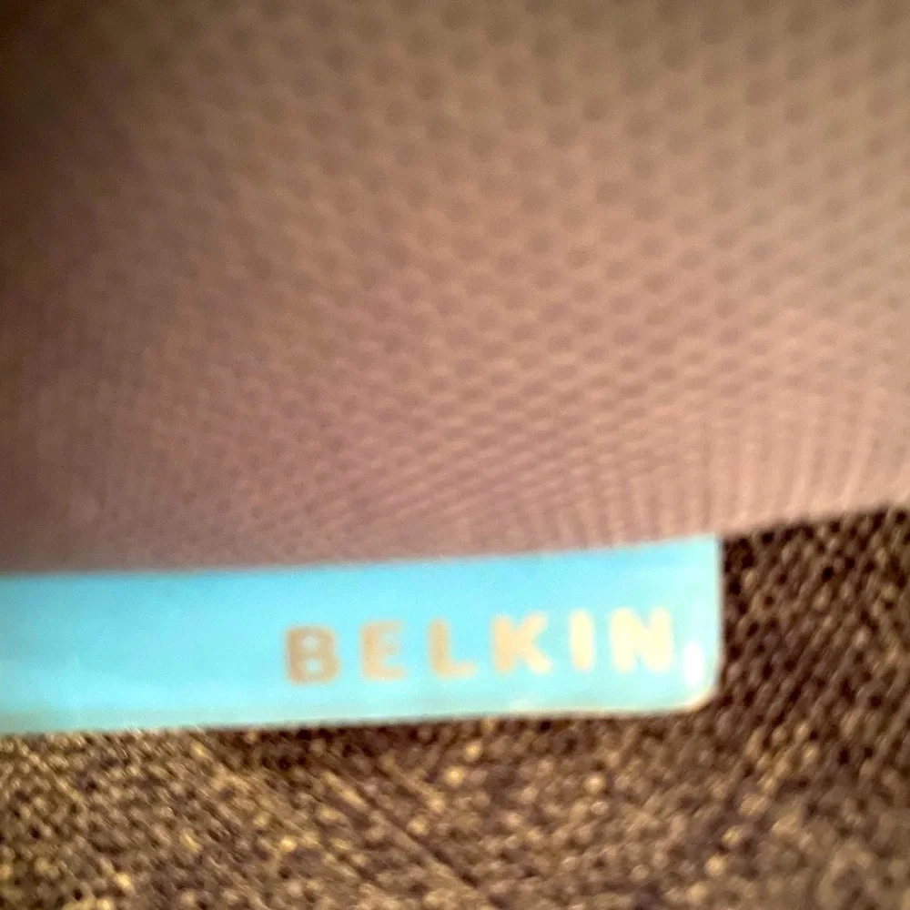 Belkin 17” notebook messenger bag. Cushioned compartment for laptop.